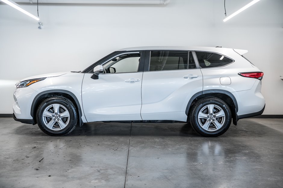 Toyota Highlander LE 2023-4