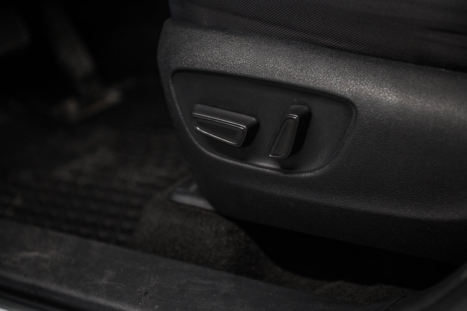 Toyota Highlander LE 2023-14