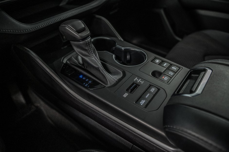 Toyota Highlander LE 2023-24