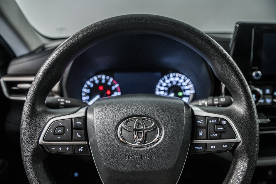 Toyota Highlander LE 2023-17