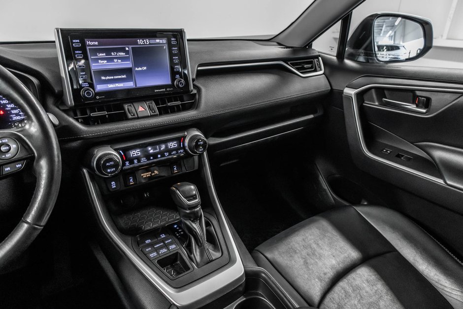 2019 Toyota RAV4 XLE-21