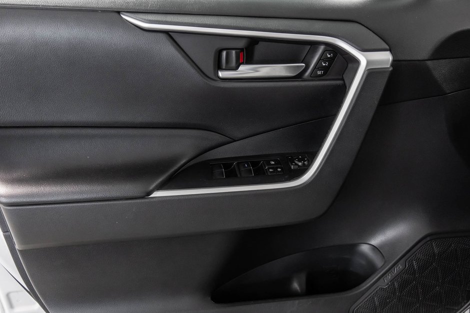 2019 Toyota RAV4 XLE-12