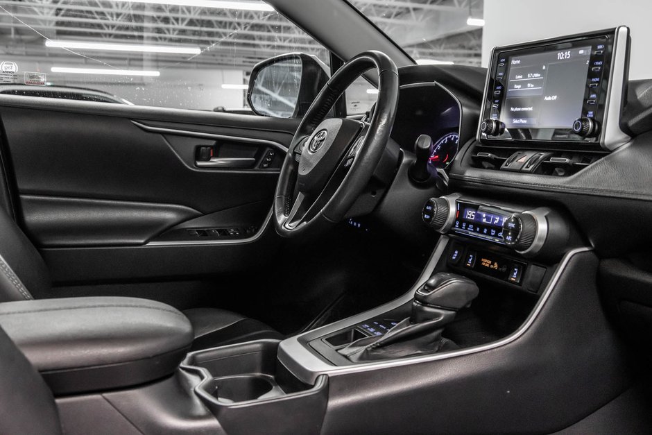 2019 Toyota RAV4 XLE-33