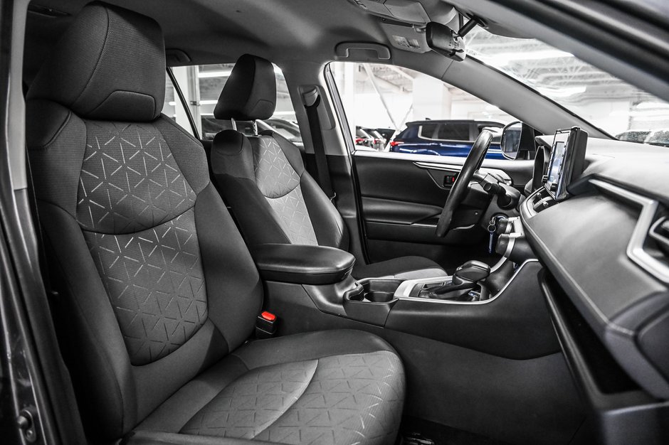 Toyota RAV4 LE 2021-22