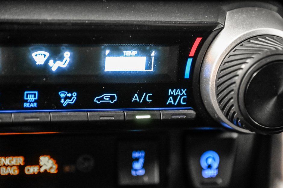 Toyota RAV4 LE 2021-15