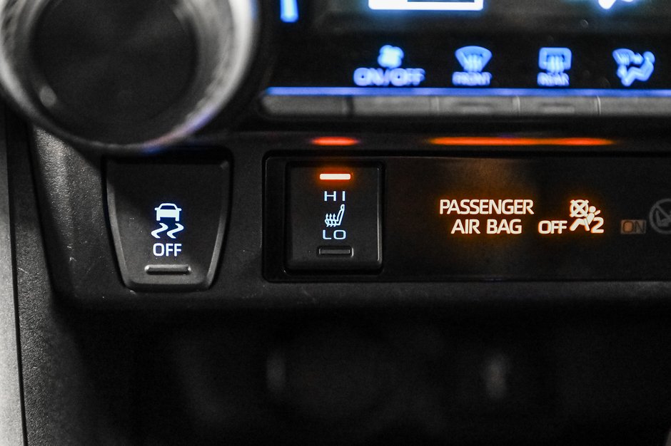 Toyota RAV4 LE 2021-14