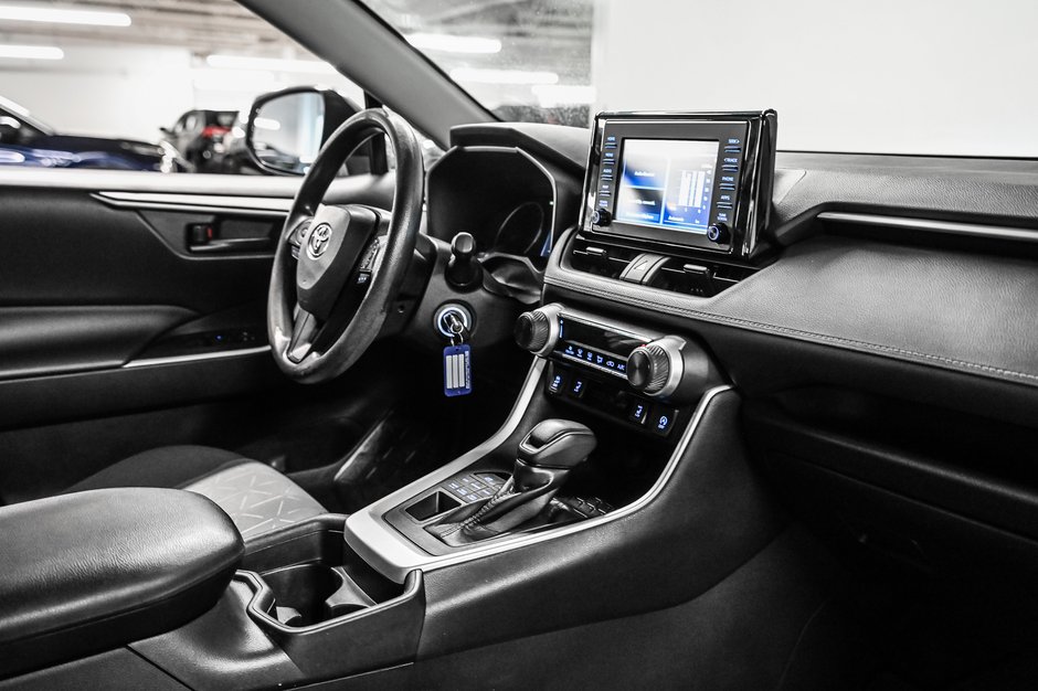 Toyota RAV4 LE 2021-21