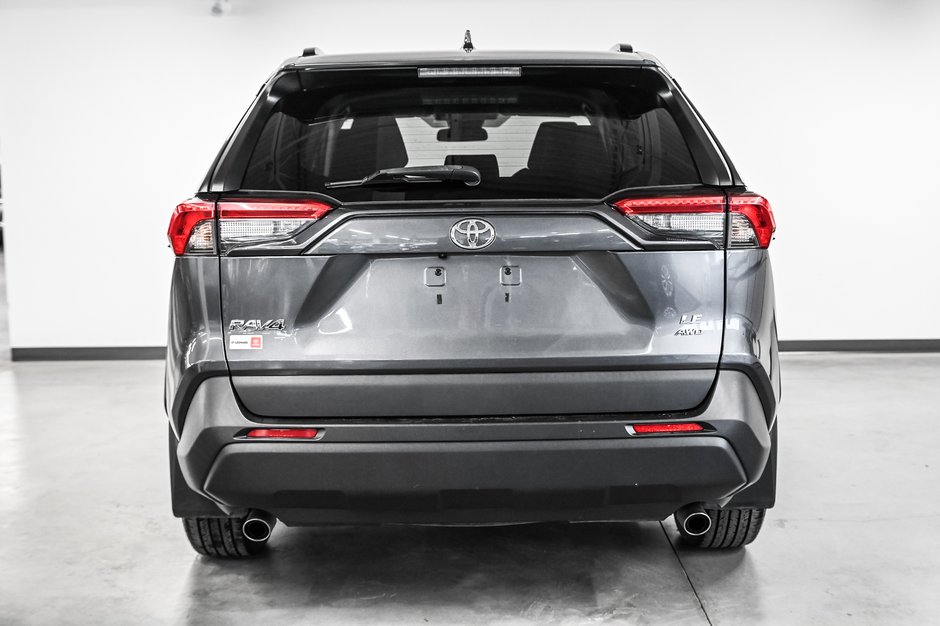Toyota RAV4 LE 2021-4