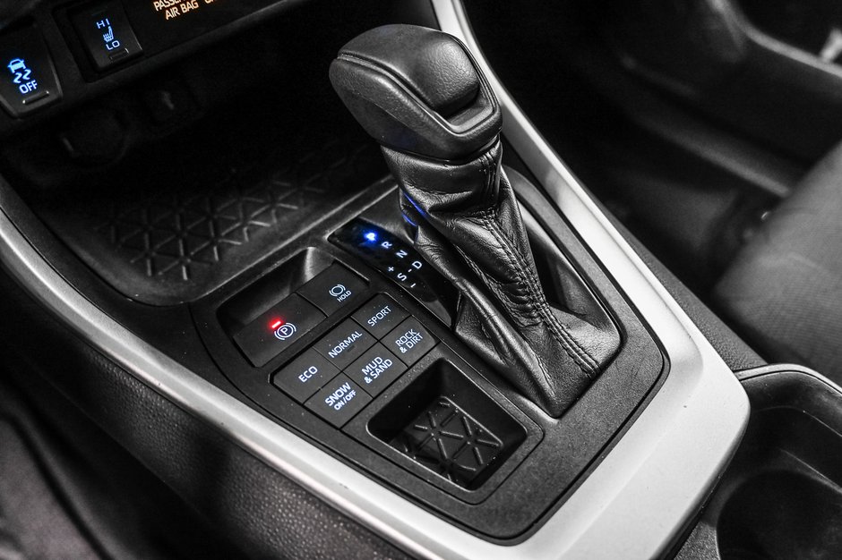 Toyota RAV4 LE 2021-12