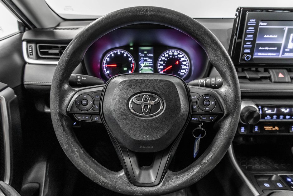 Toyota RAV4 LE 2021-14