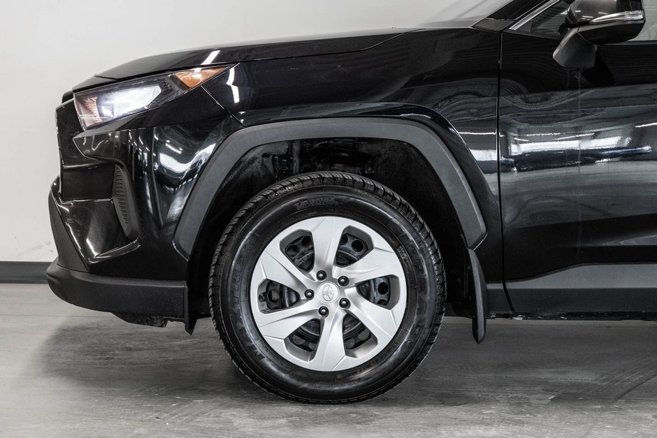Toyota RAV4 LE 2021-3