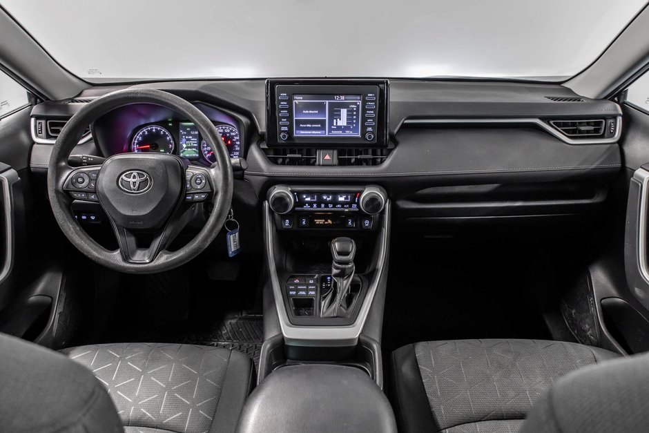Toyota RAV4 LE 2021-26