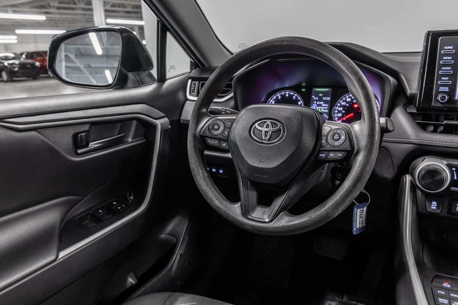 Toyota RAV4 LE 2021-27