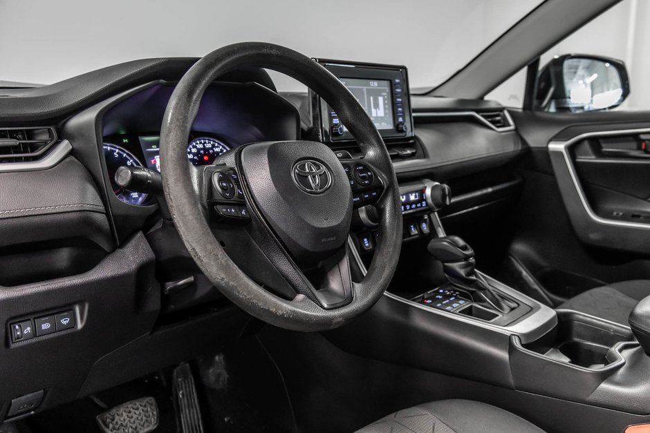 Toyota RAV4 LE 2021-13