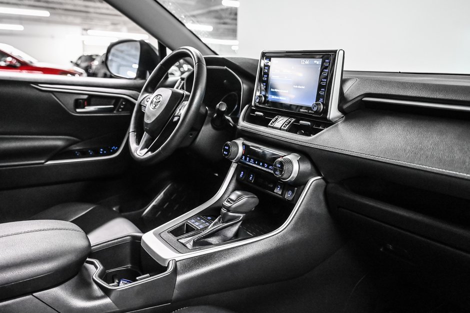 Toyota RAV4 XLE 2022-25