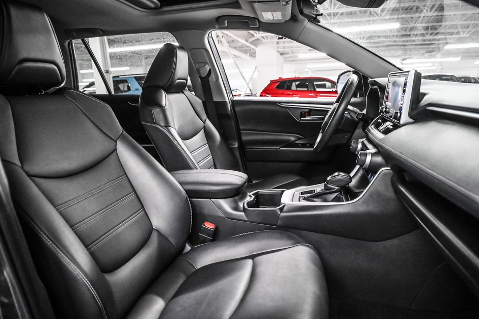 Toyota RAV4 XLE 2022-26