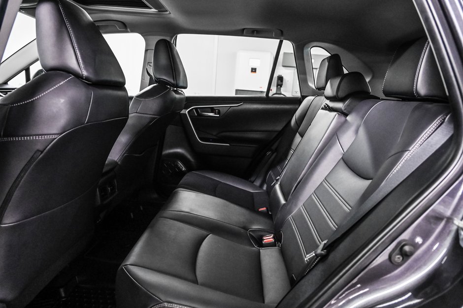 Toyota RAV4 XLE 2022-22