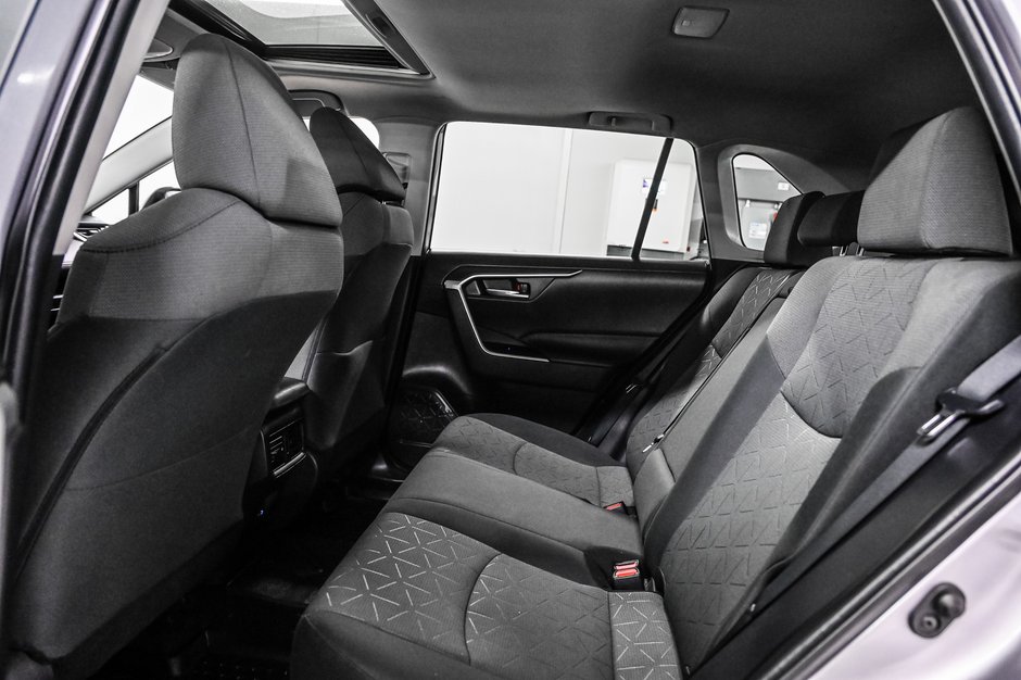 Toyota RAV4 XLE 2022-21