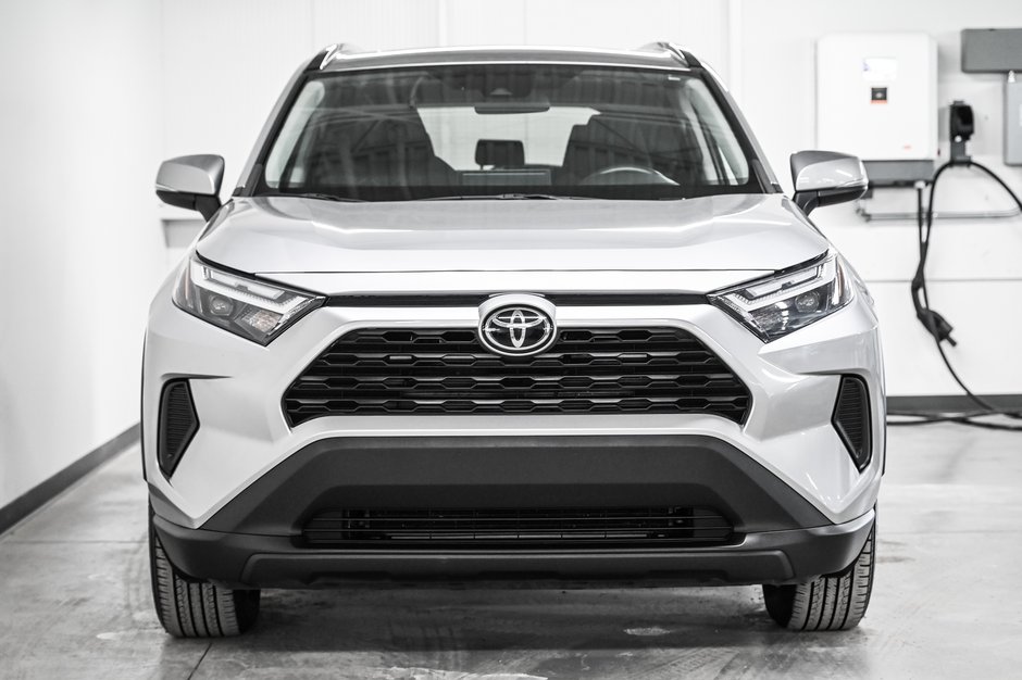 Toyota RAV4 XLE 2022-1