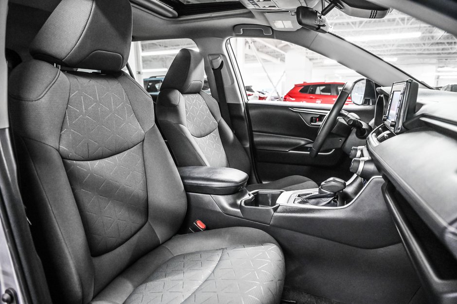 Toyota RAV4 XLE 2022-26