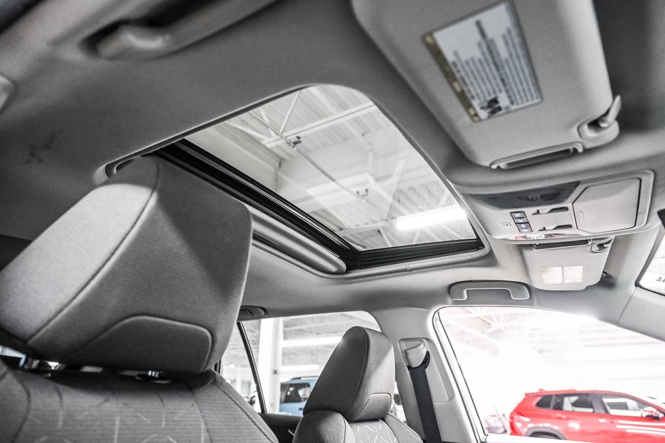 Toyota RAV4 XLE 2022-27