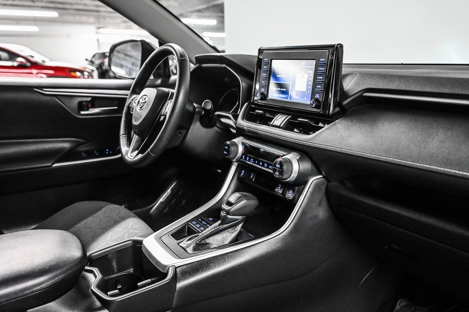 Toyota RAV4 XLE 2022-25