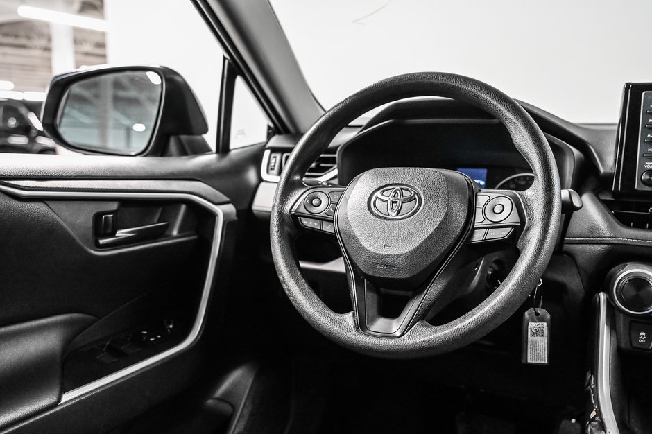 Toyota RAV4 LE 2022-16