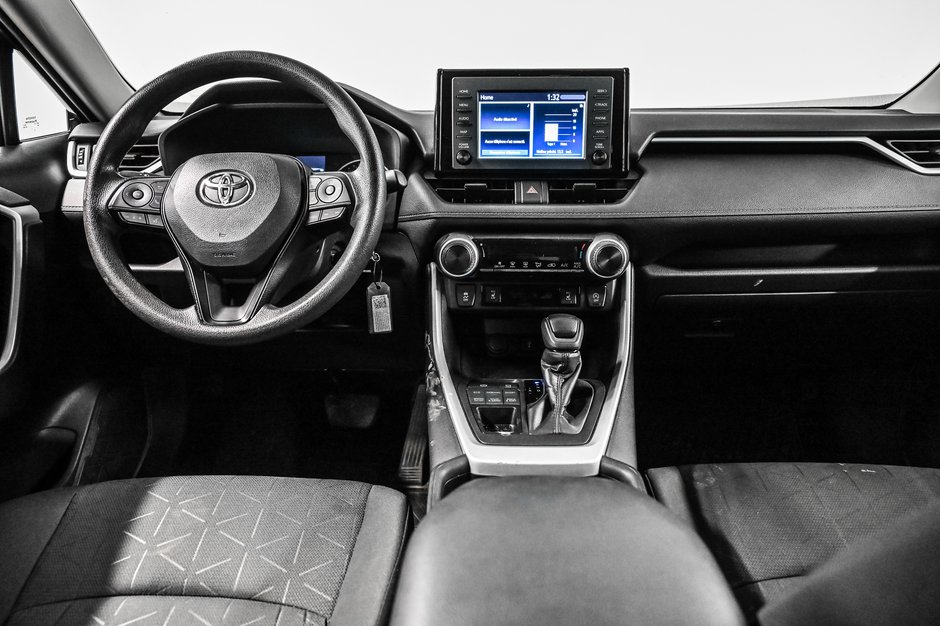 Toyota RAV4 LE 2022-15