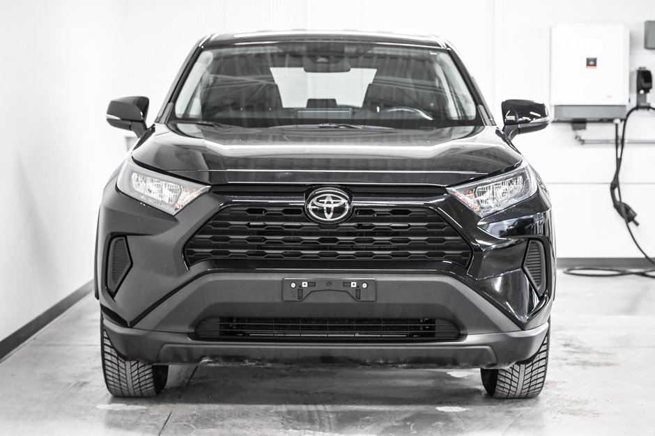 Toyota RAV4 LE 2023-1