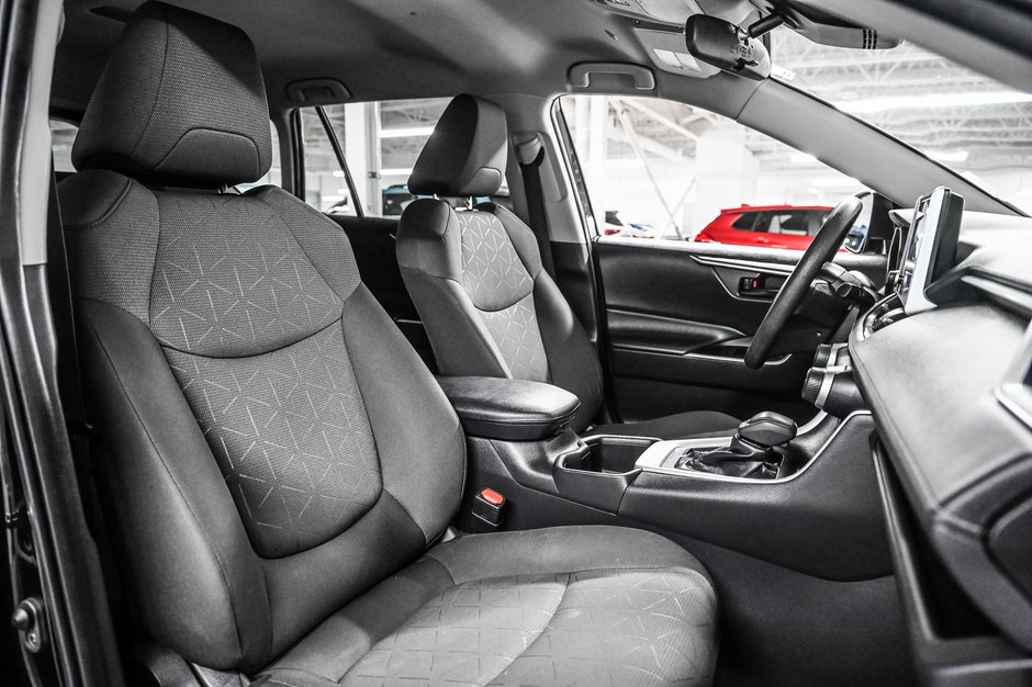 Toyota RAV4 LE 2023-22