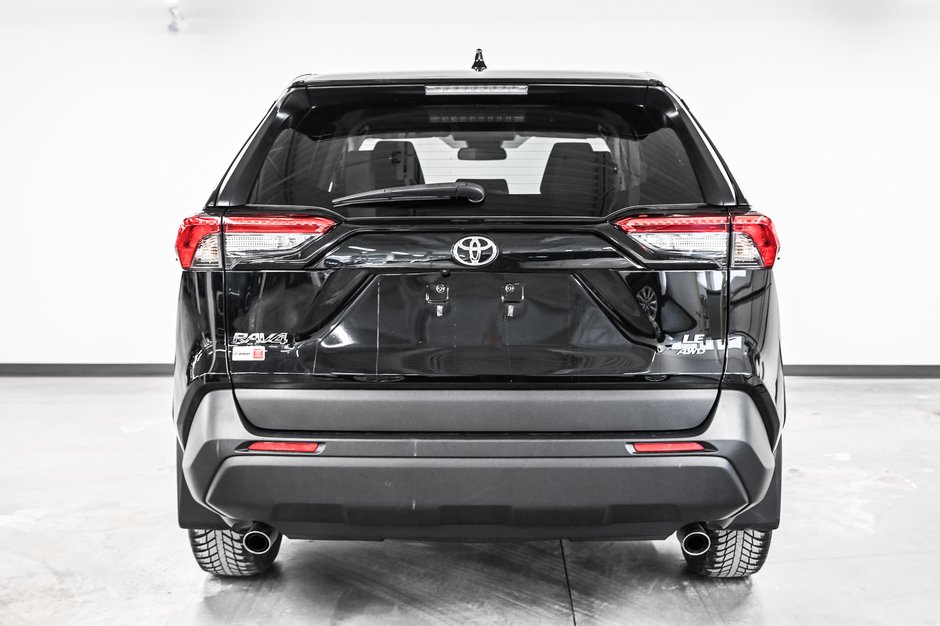 Toyota RAV4 LE 2023-4