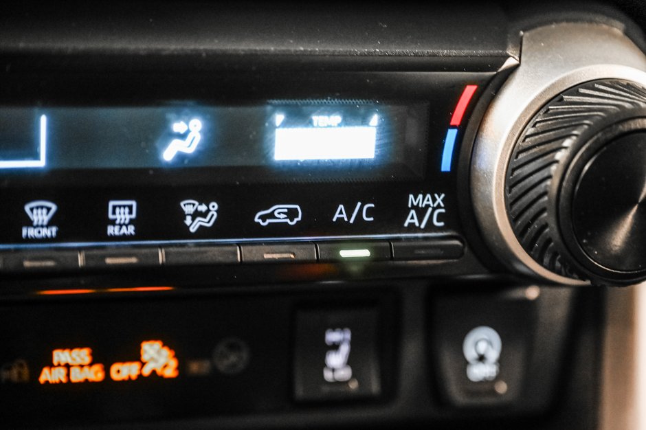 Toyota RAV4 LE 2023-15