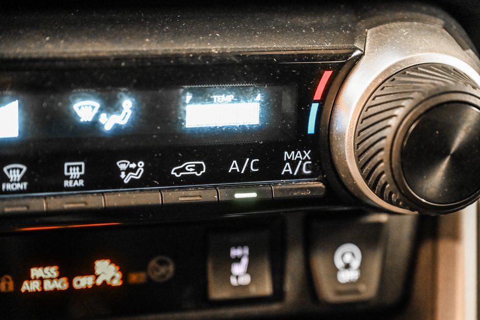 Toyota RAV4 LE 2023-14