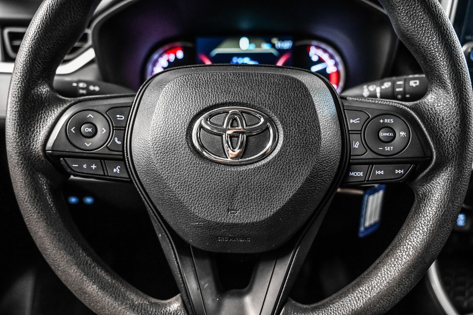 Toyota RAV4 LE 2023-9