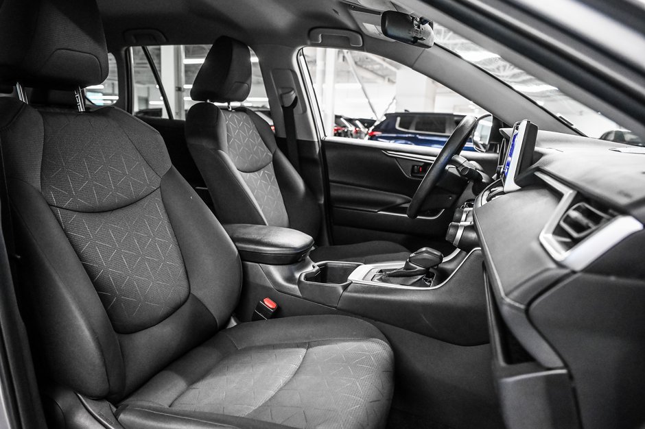 Toyota RAV4 LE 2023-21