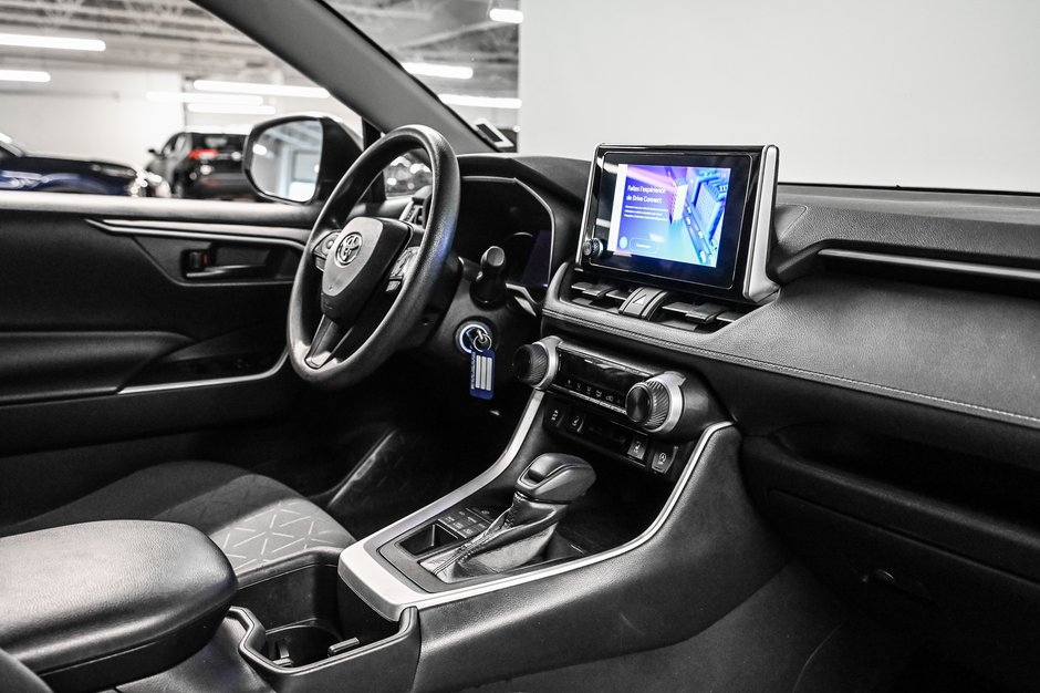 Toyota RAV4 LE 2023-20