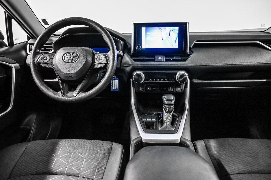 Toyota RAV4 LE 2023-17