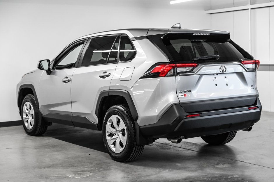 Toyota RAV4 LE 2023-3