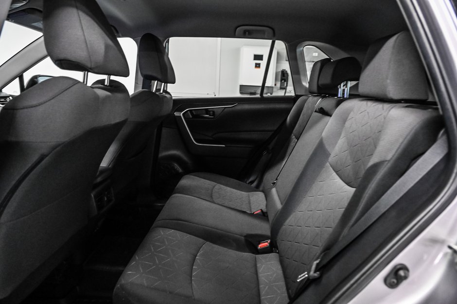 Toyota RAV4 LE 2023-16