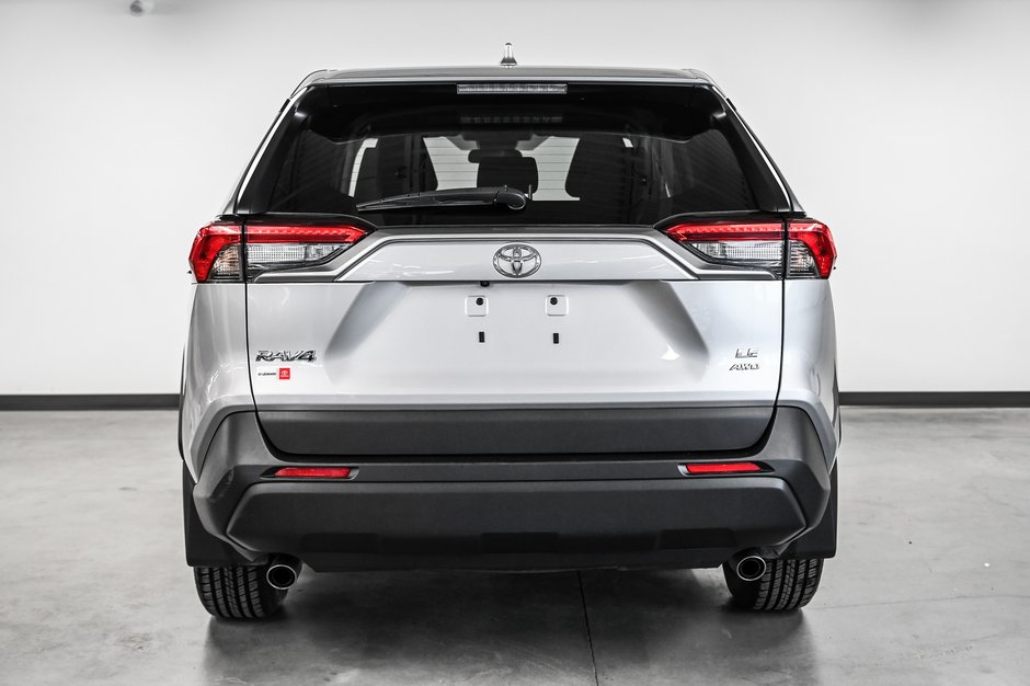 Toyota RAV4 LE 2023-4