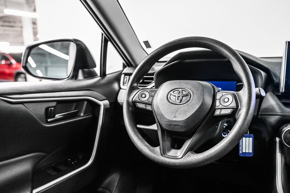 Toyota RAV4 LE 2023-18