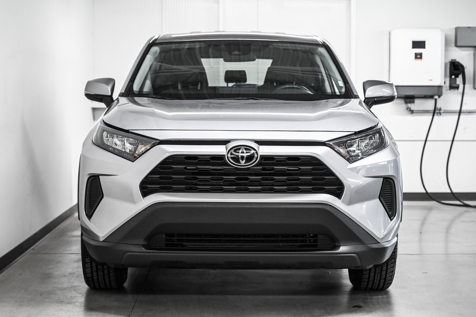 Toyota RAV4 LE 2023-1