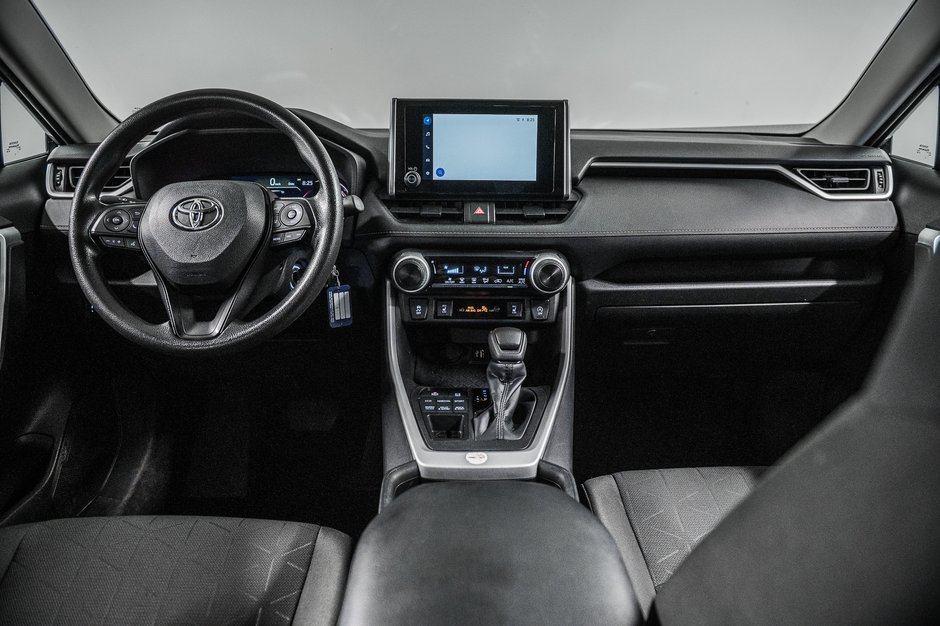 Toyota RAV4 LE 2023-25