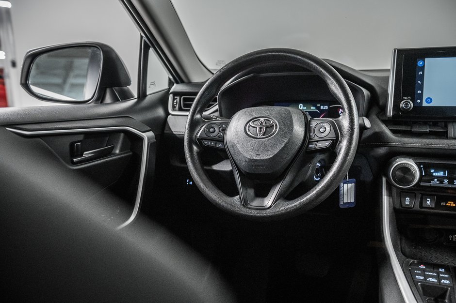 Toyota RAV4 LE 2023-26