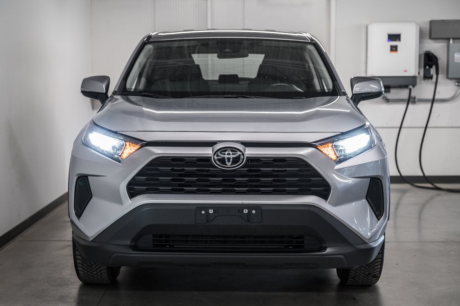 Toyota RAV4 LE 2023-1