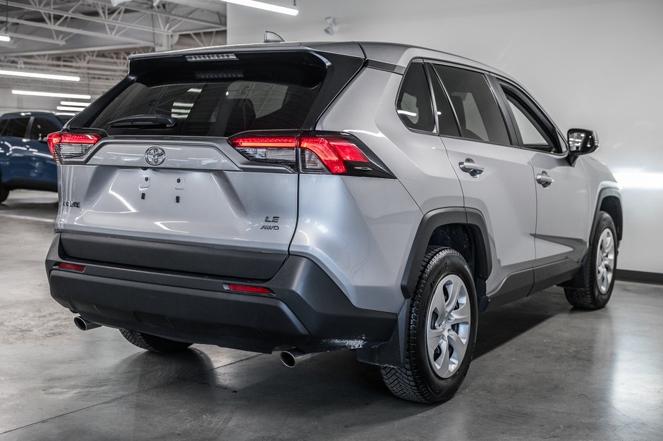 Toyota RAV4 LE 2023-7