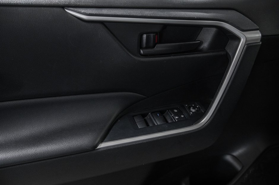 Toyota RAV4 LE 2023-11