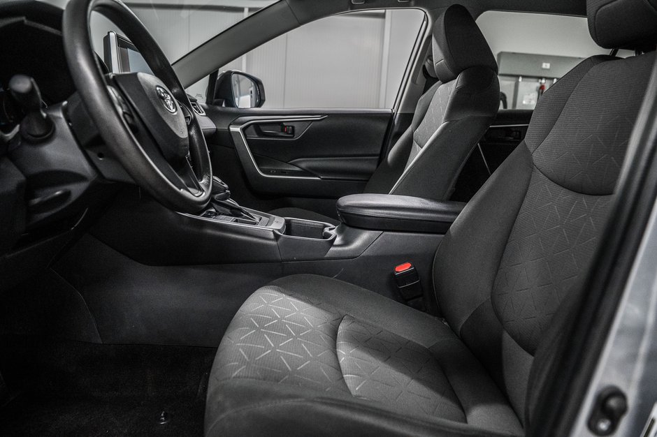 Toyota RAV4 LE 2023-12