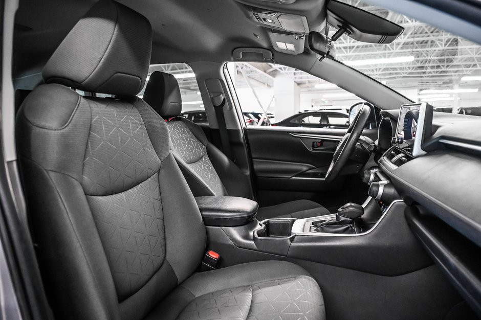 Toyota RAV4 LE 2023-22