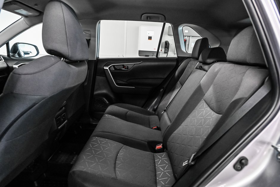 Toyota RAV4 LE 2023-17